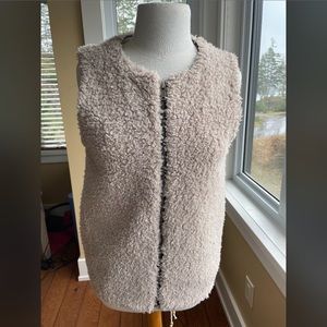 Women’s cozy sleeveless Wilfred zip Vest